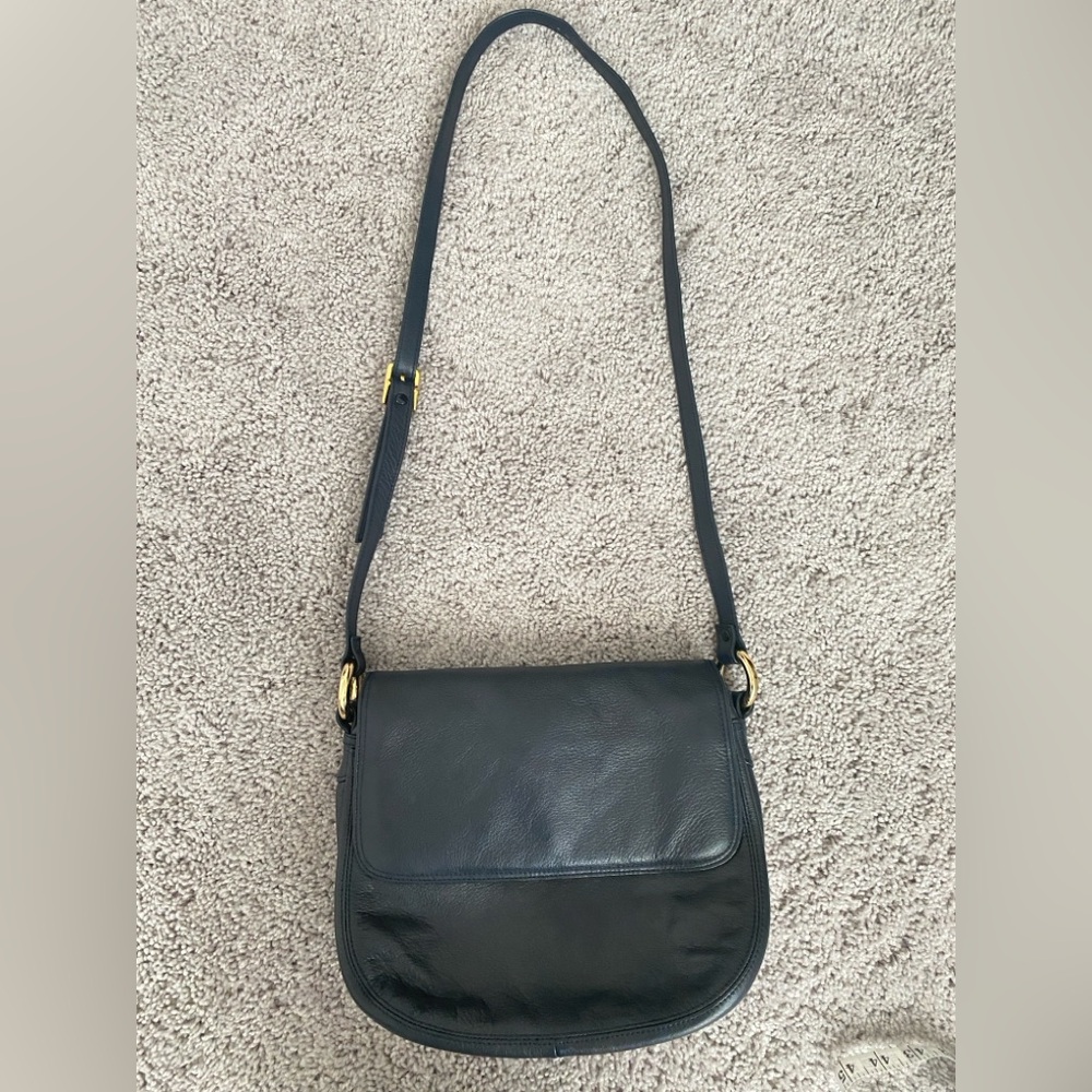 Elegant Black Leather Shoulder Bag

Portofino Crossbody Shoulder Bag Navy